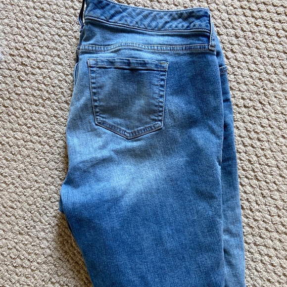 Women's Torrid Distressed Raw Hem Boyfriend Denim Jean size 16 - Picture 7 of 8